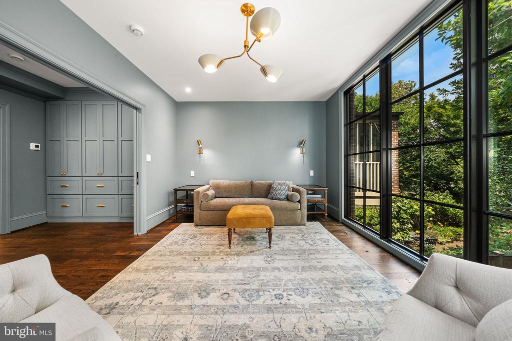 220 S FAIRFAX STREET
