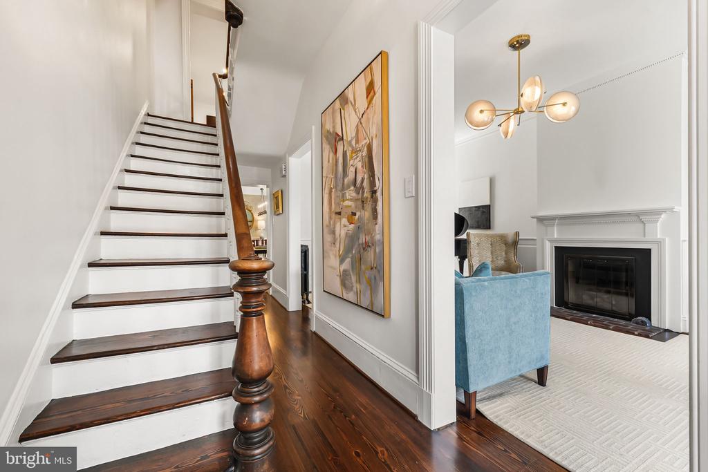 220 S FAIRFAX STREET