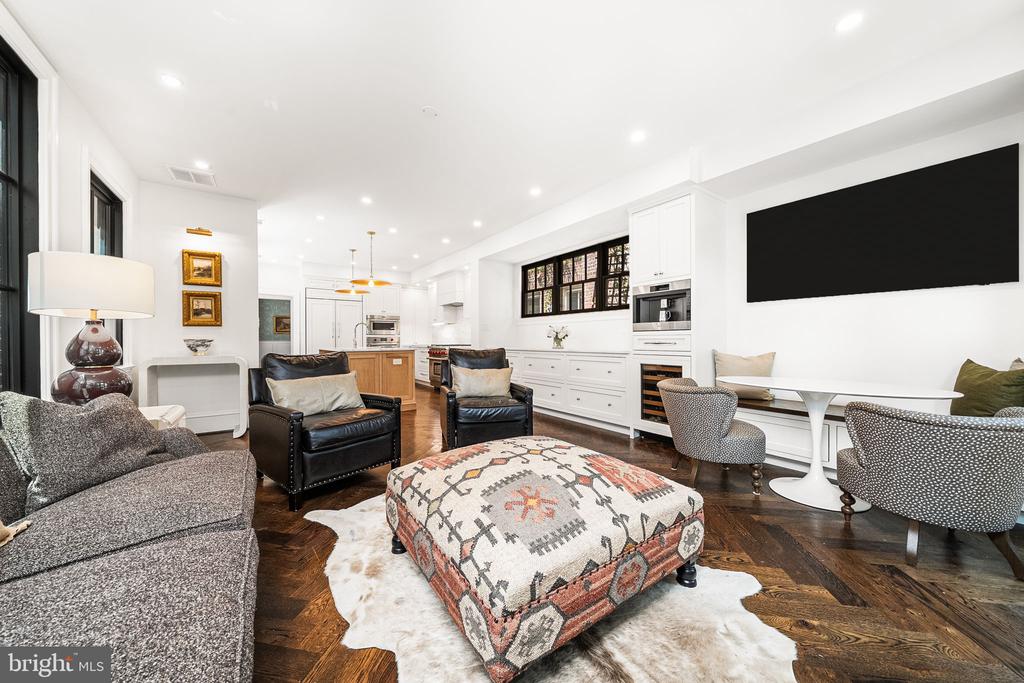 220 S FAIRFAX STREET