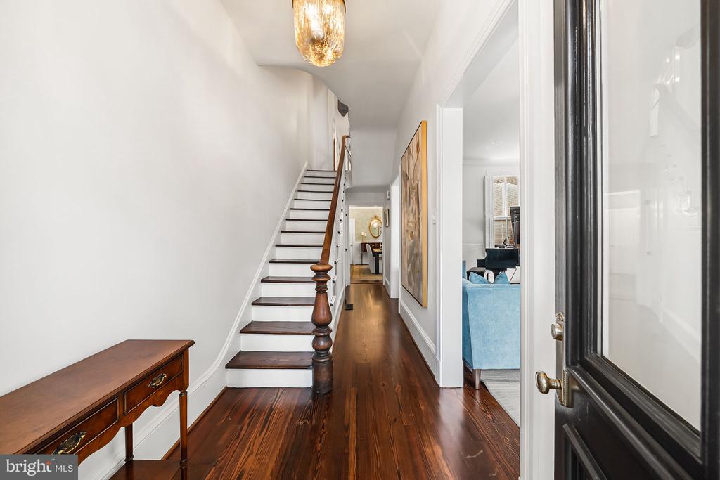 220 S FAIRFAX STREET