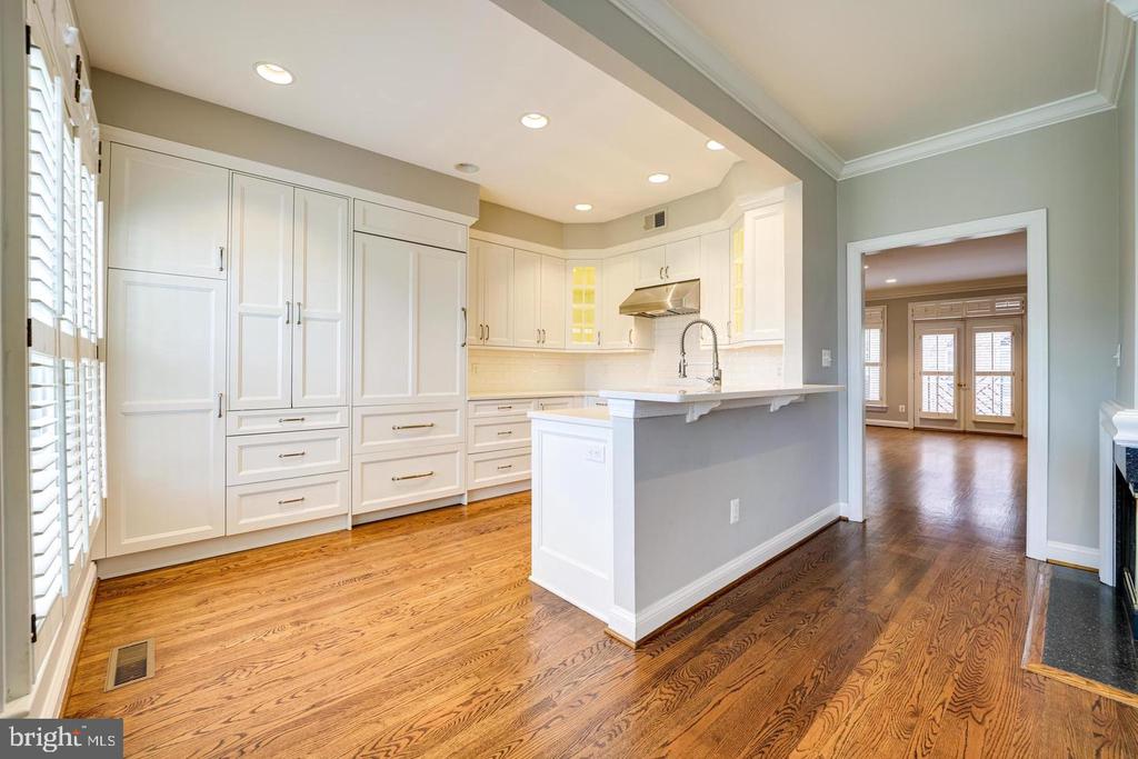 819 RIVERGATE PLACE