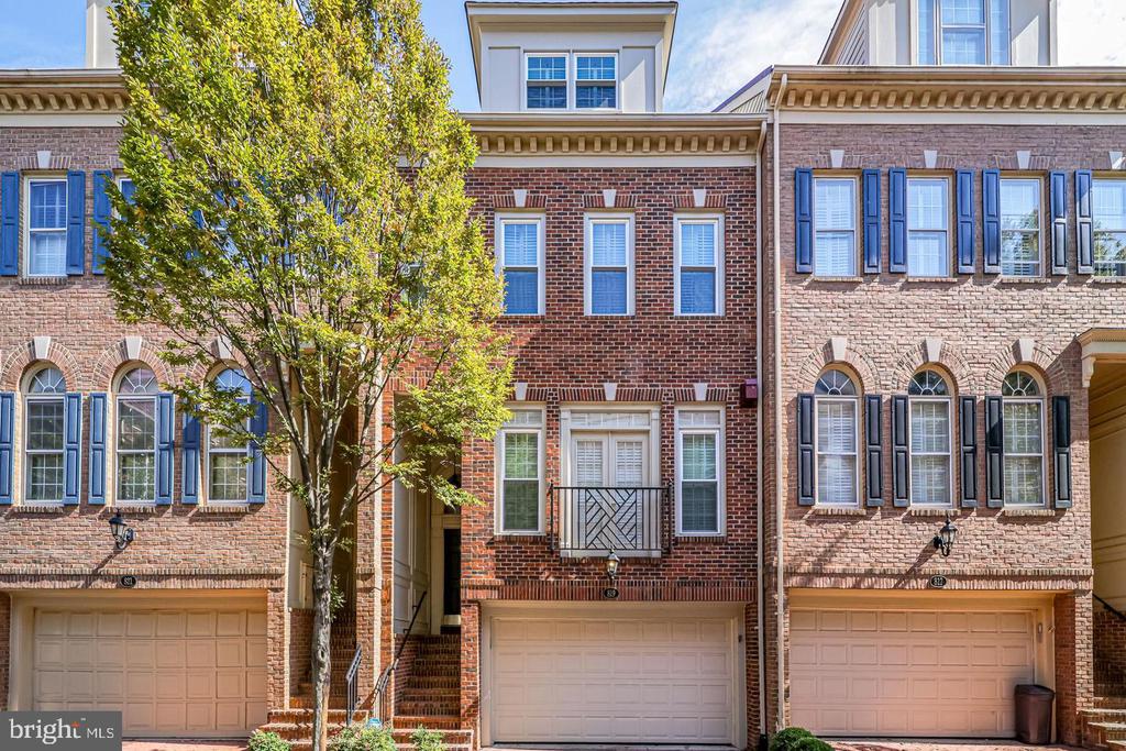 819 RIVERGATE PLACE