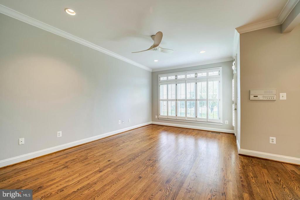819 RIVERGATE PLACE