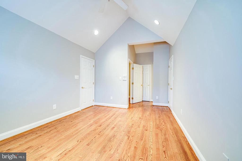 819 RIVERGATE PLACE