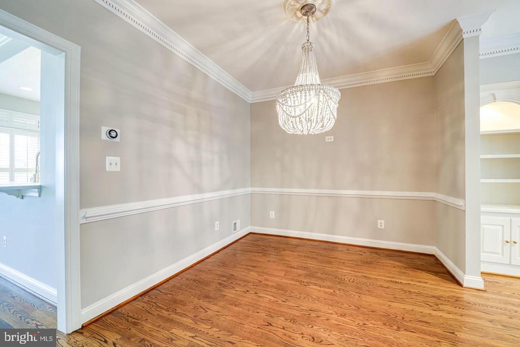 819 RIVERGATE PLACE