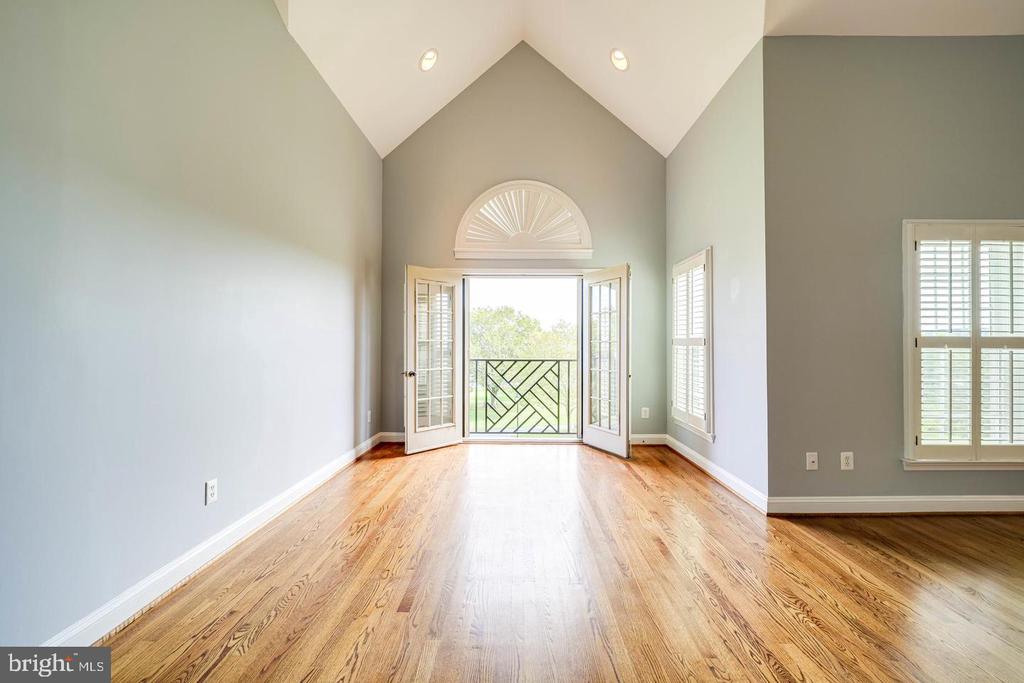 819 RIVERGATE PLACE