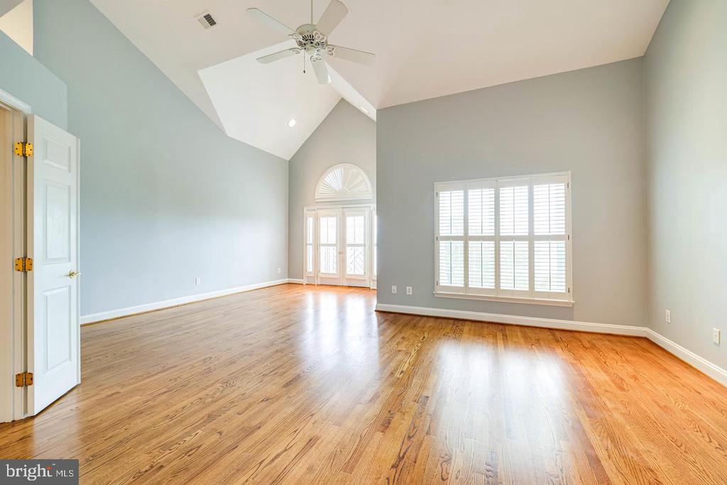 819 RIVERGATE PLACE