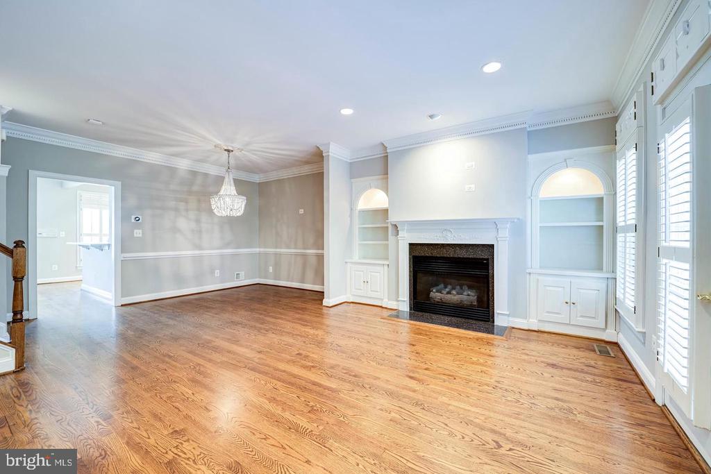819 RIVERGATE PLACE