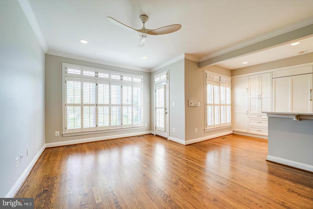 819 RIVERGATE PLACE