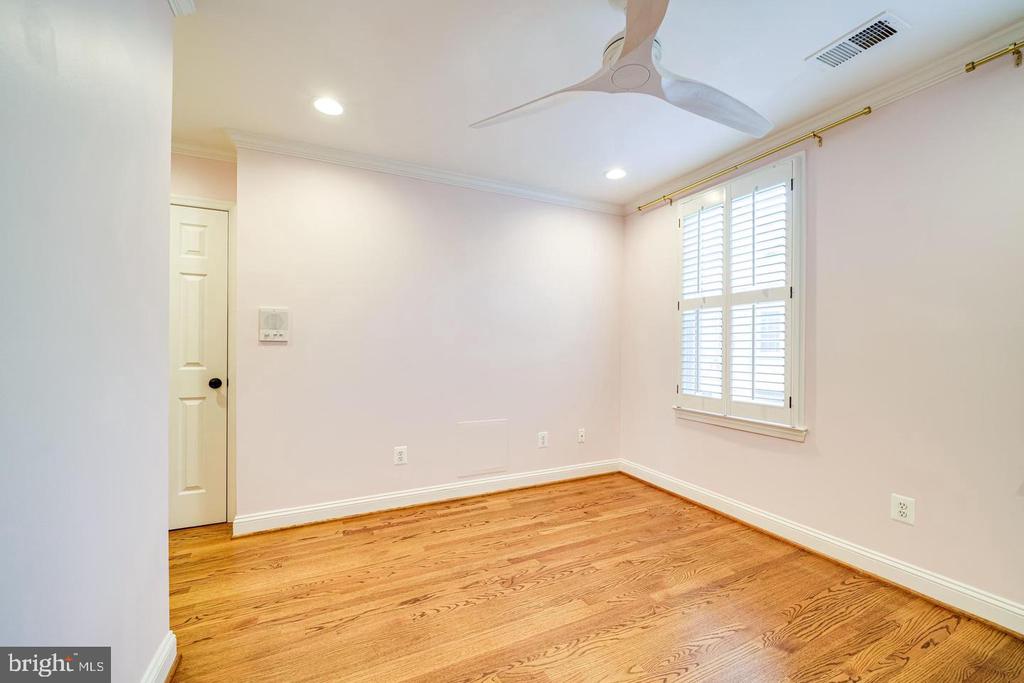 819 RIVERGATE PLACE