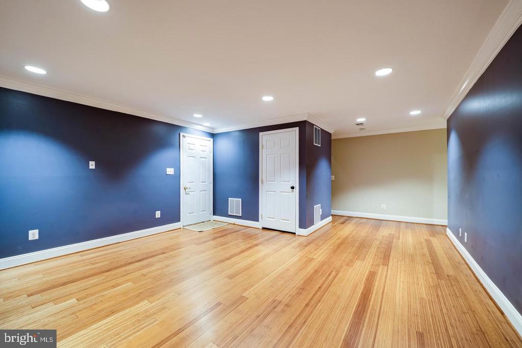 819 RIVERGATE PLACE