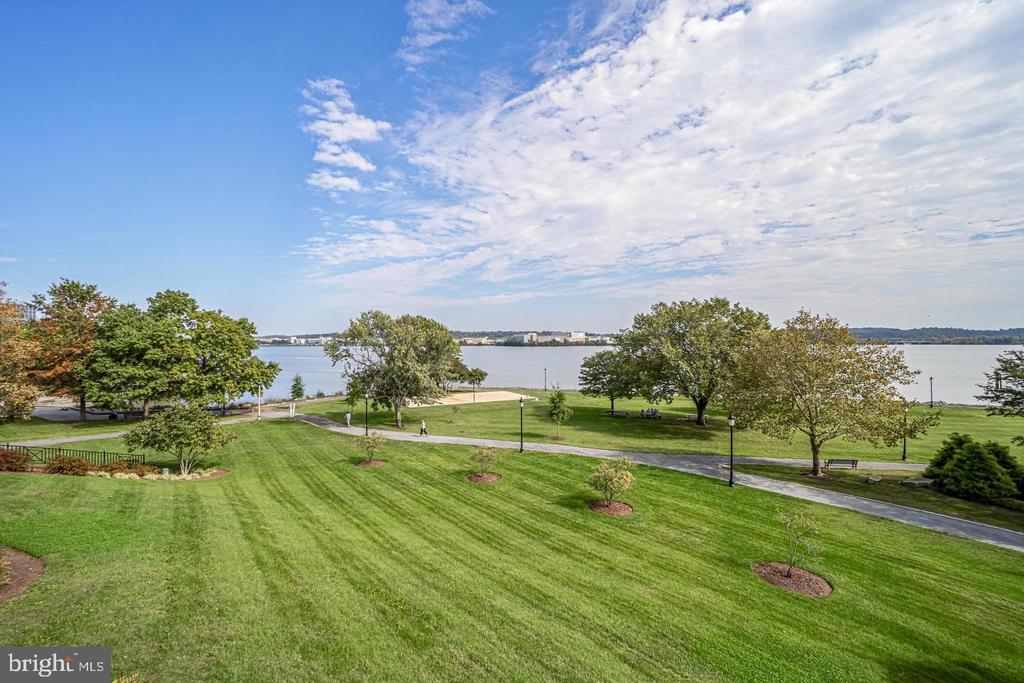 819 RIVERGATE PLACE