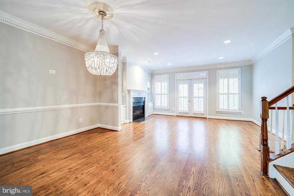 819 RIVERGATE PLACE