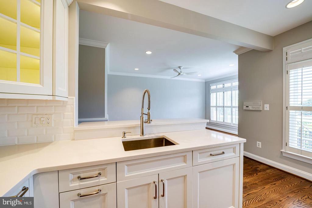 819 RIVERGATE PLACE