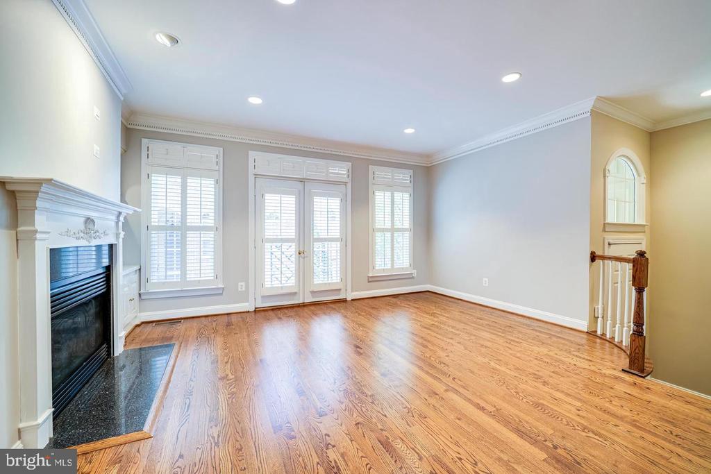 819 RIVERGATE PLACE