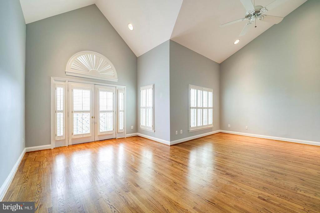 819 RIVERGATE PLACE