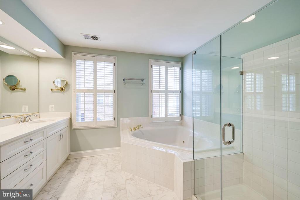 819 RIVERGATE PLACE