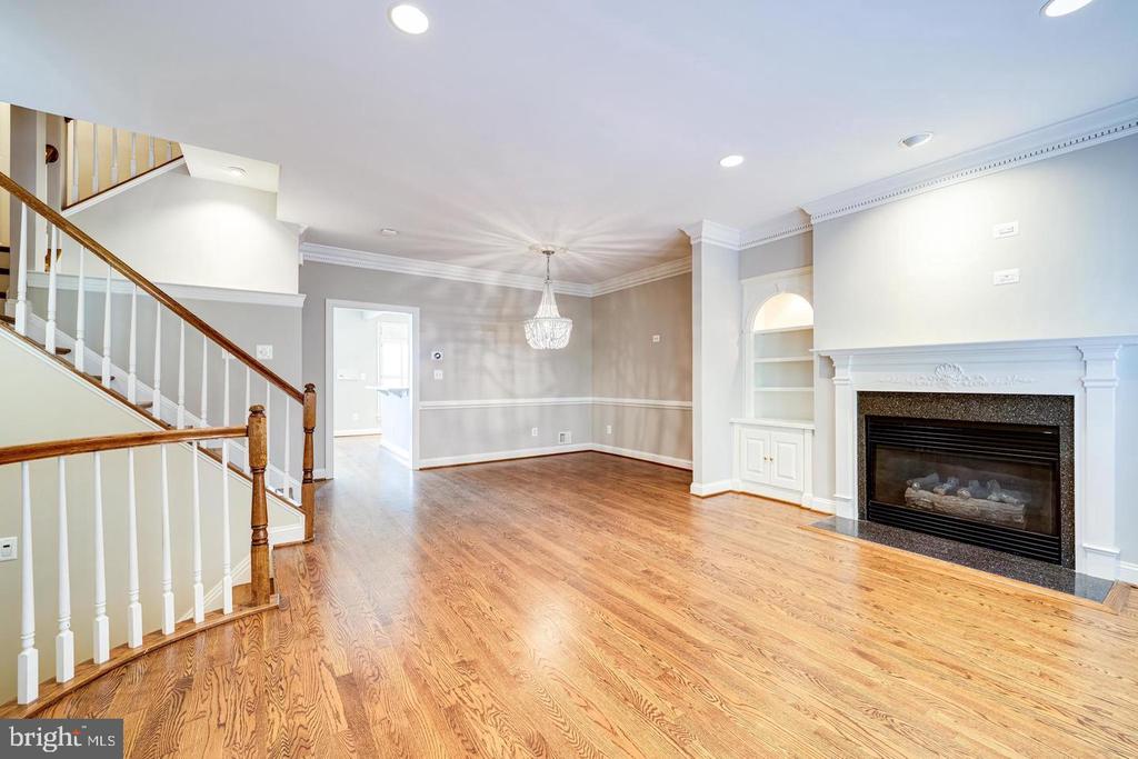 819 RIVERGATE PLACE