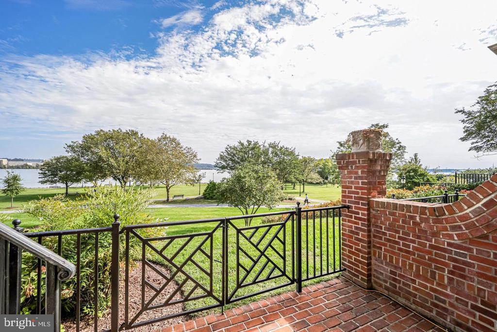 819 RIVERGATE PLACE