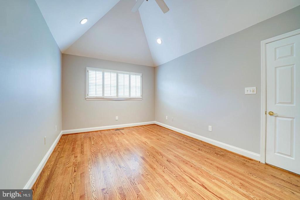 819 RIVERGATE PLACE