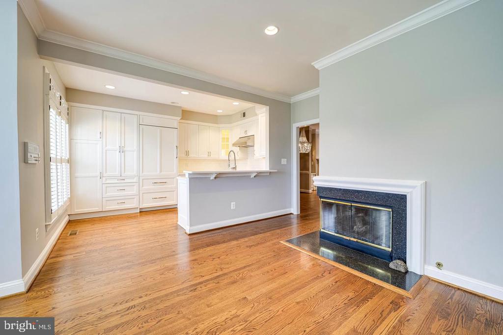 819 RIVERGATE PLACE