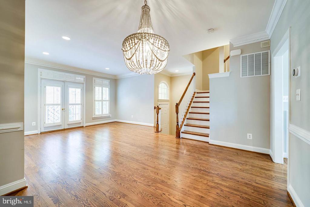 819 RIVERGATE PLACE