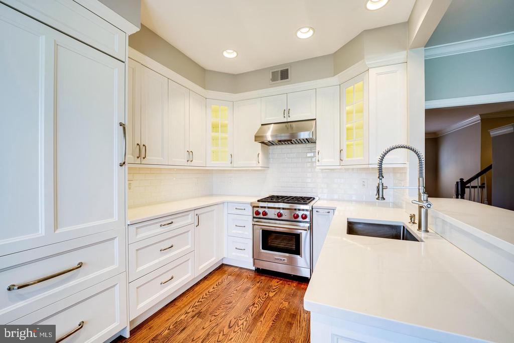 819 RIVERGATE PLACE