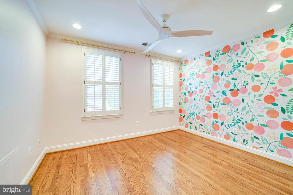 819 RIVERGATE PLACE