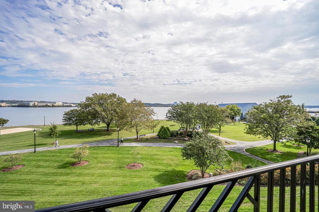 819 RIVERGATE PLACE