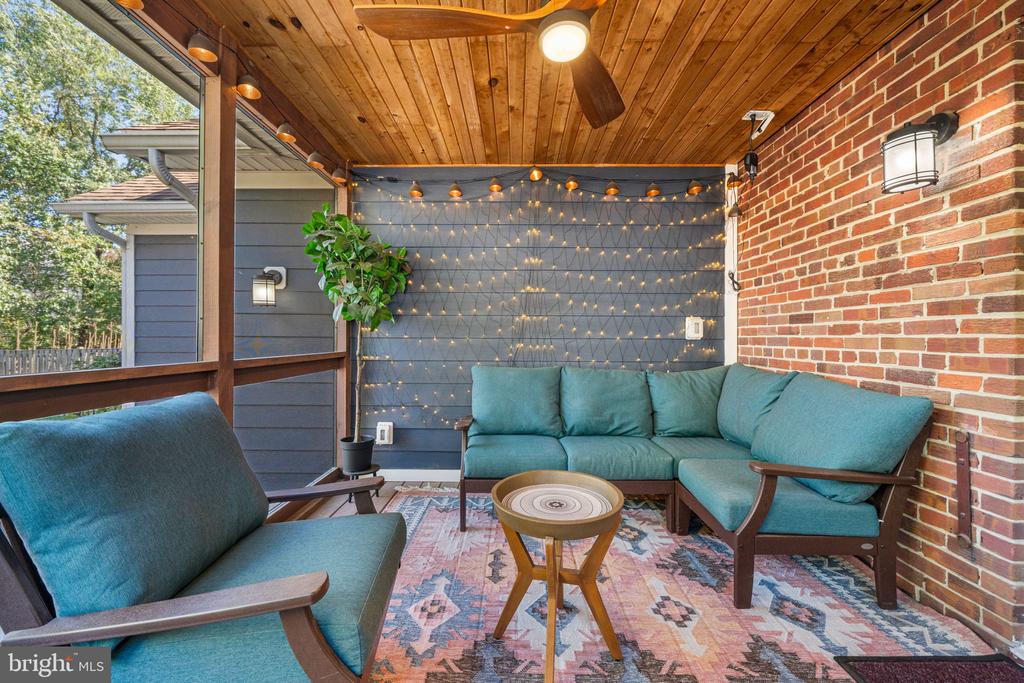 2501 E RANDOLPH AVENUE