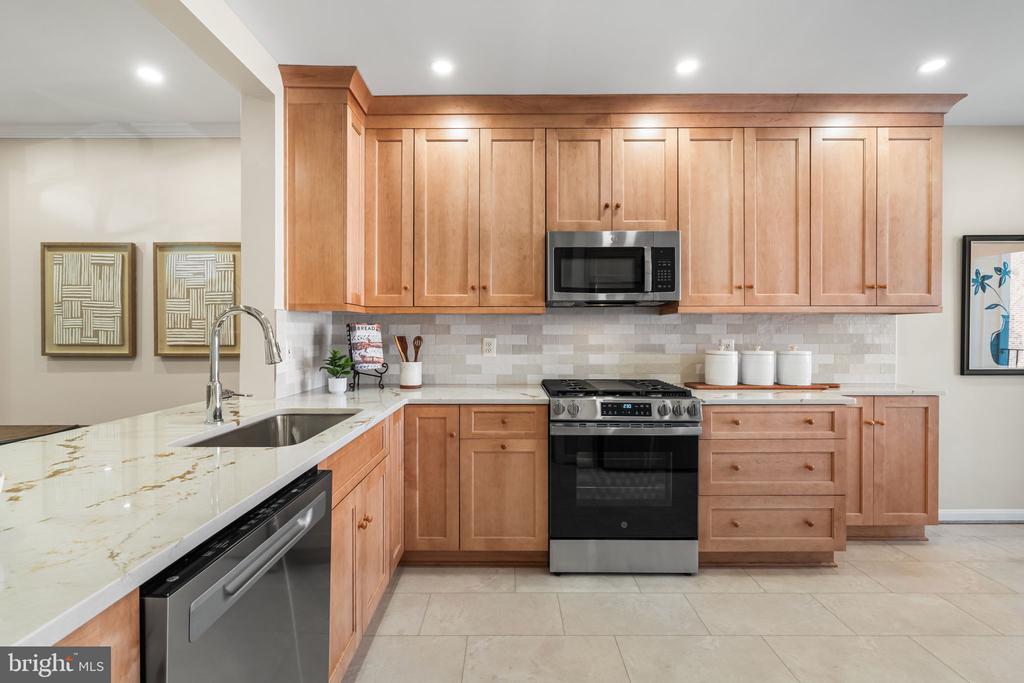 709 MASSEY LANE N Unit: A