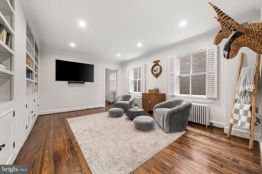 220 S FAIRFAX STREET