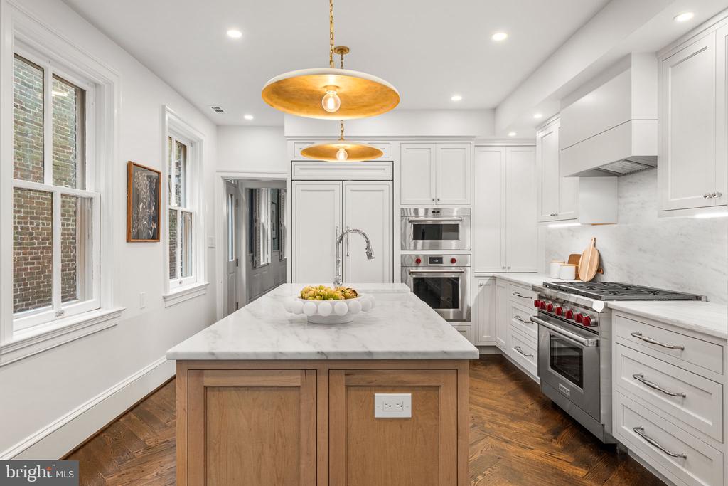 220 S FAIRFAX STREET