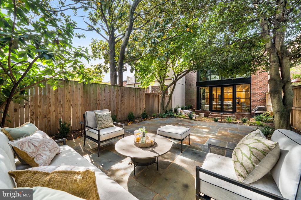 220 S FAIRFAX STREET
