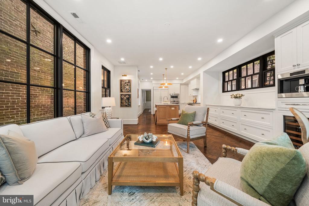 220 S FAIRFAX STREET