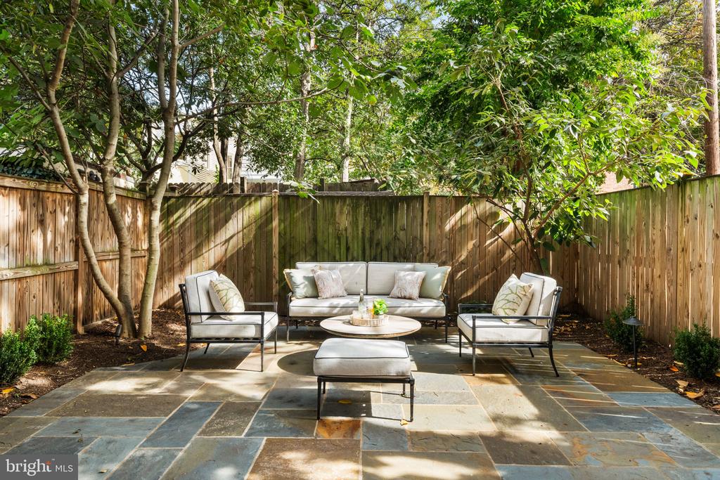220 S FAIRFAX STREET