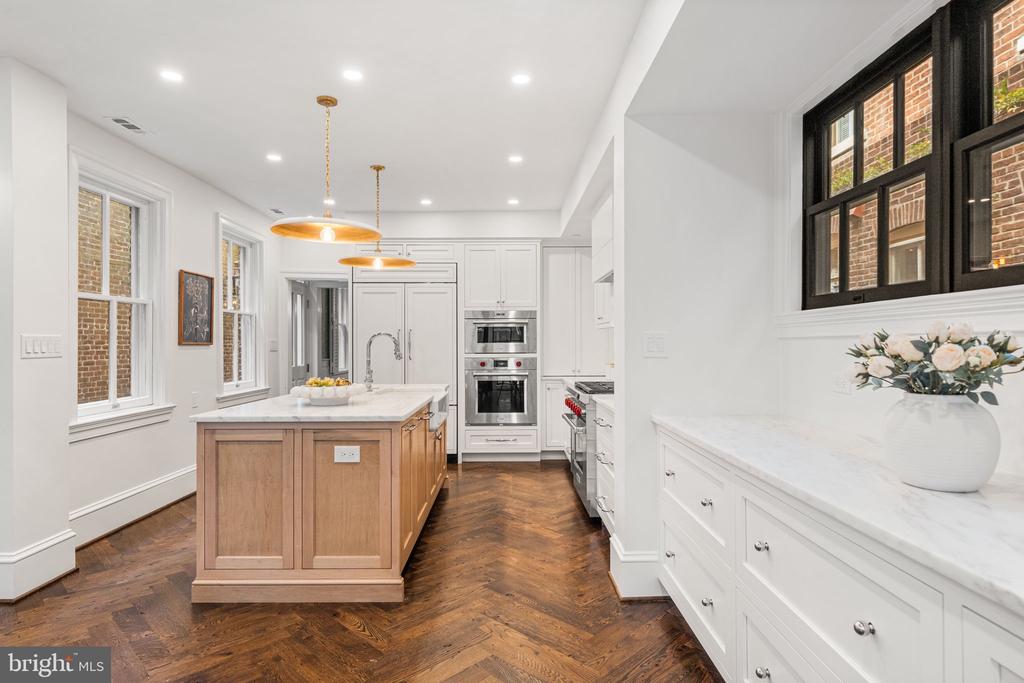 220 S FAIRFAX STREET