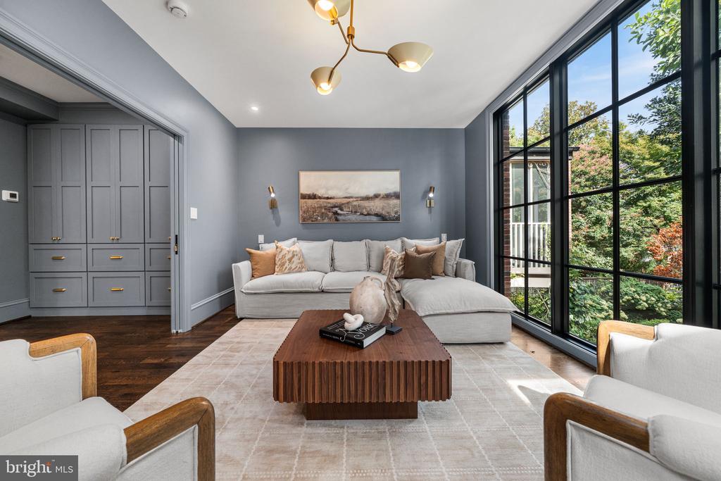 220 S FAIRFAX STREET