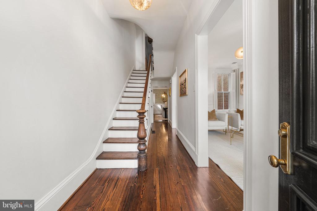 220 S FAIRFAX STREET