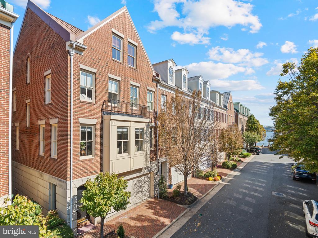 17 KEITHS LANE