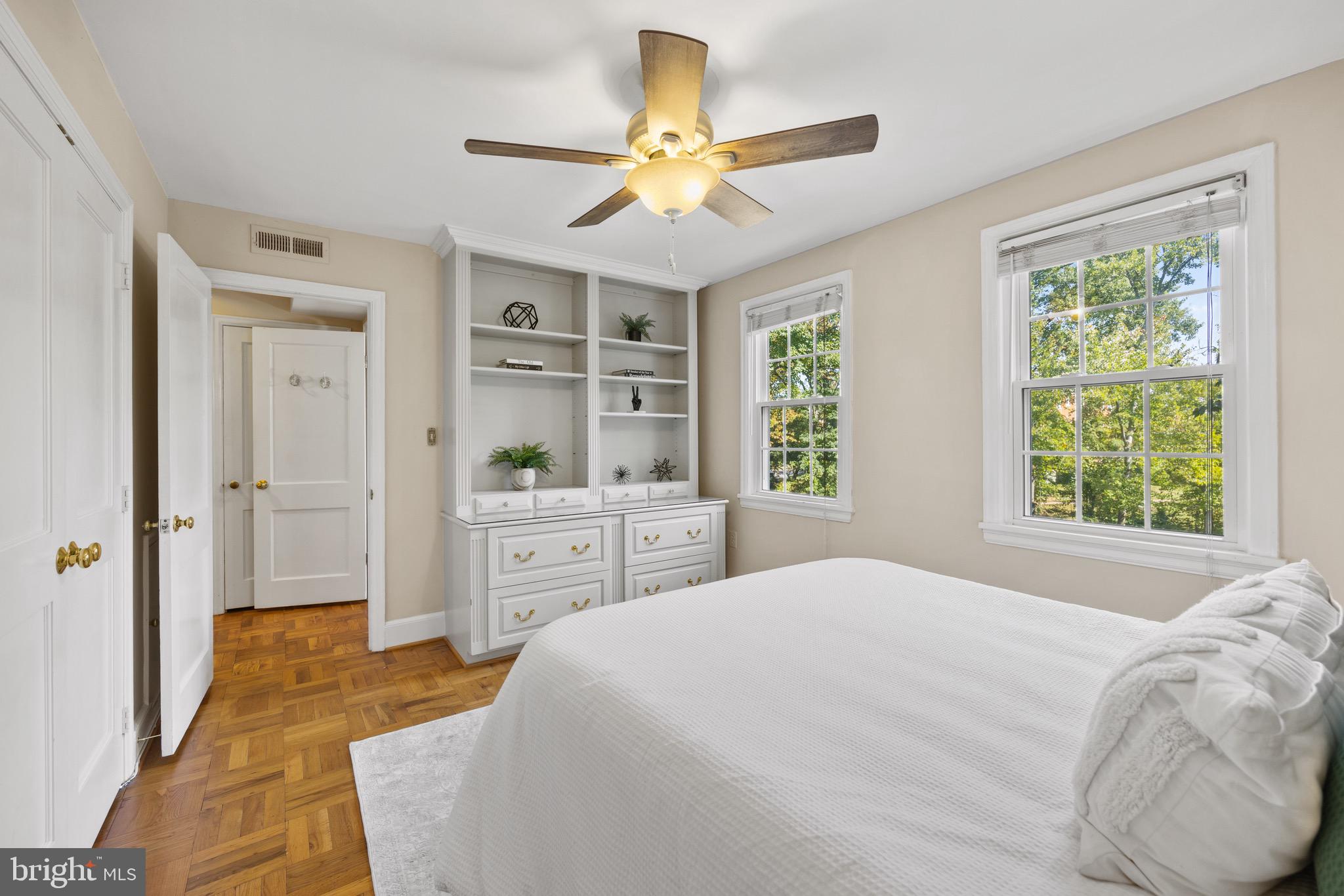 6601 E Wakefield DRIVE Unit: B2