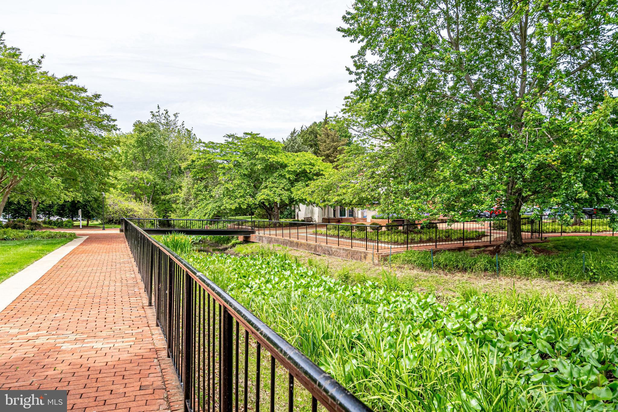 6601 E Wakefield DRIVE Unit: B2