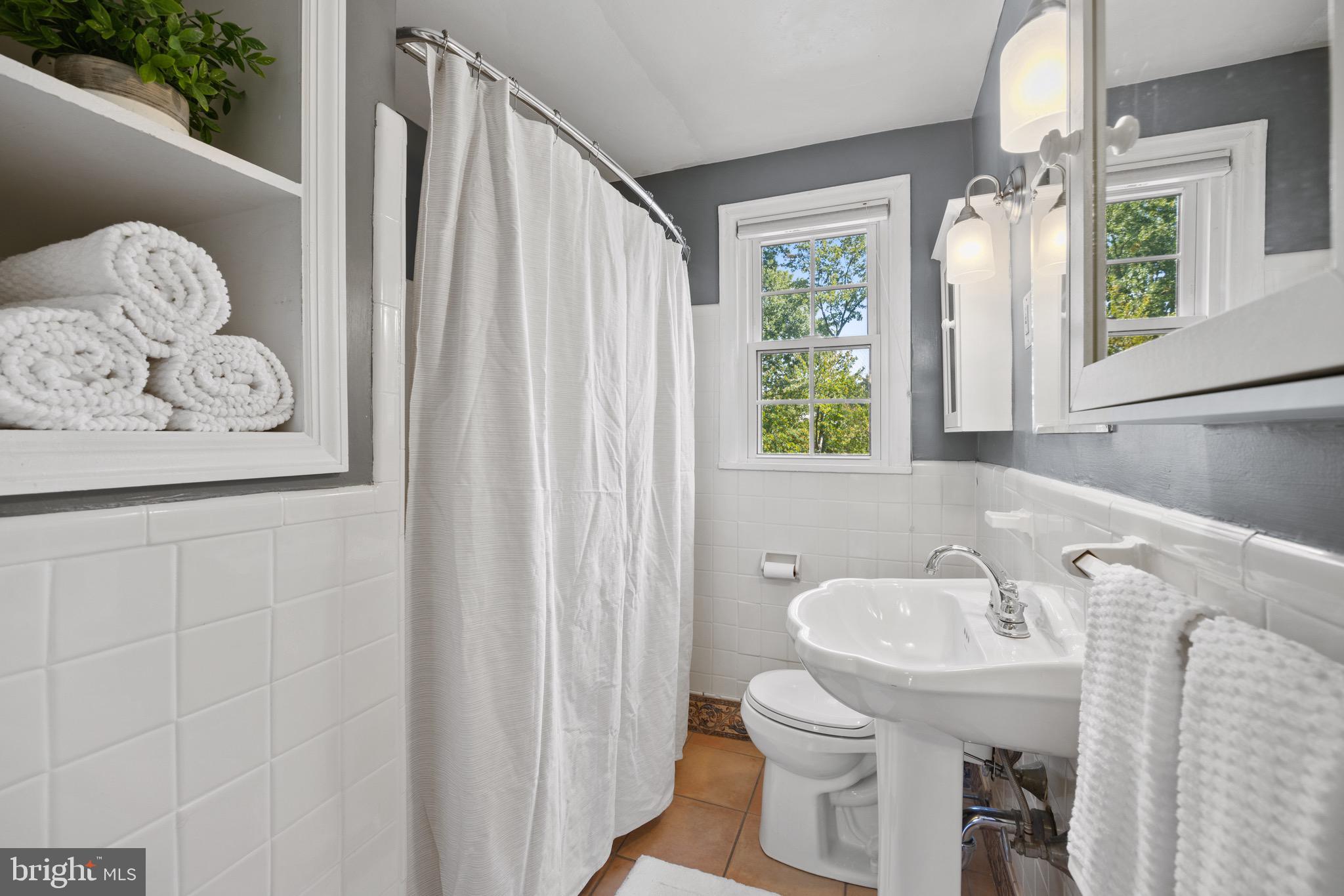 6601 E Wakefield DRIVE Unit: B2