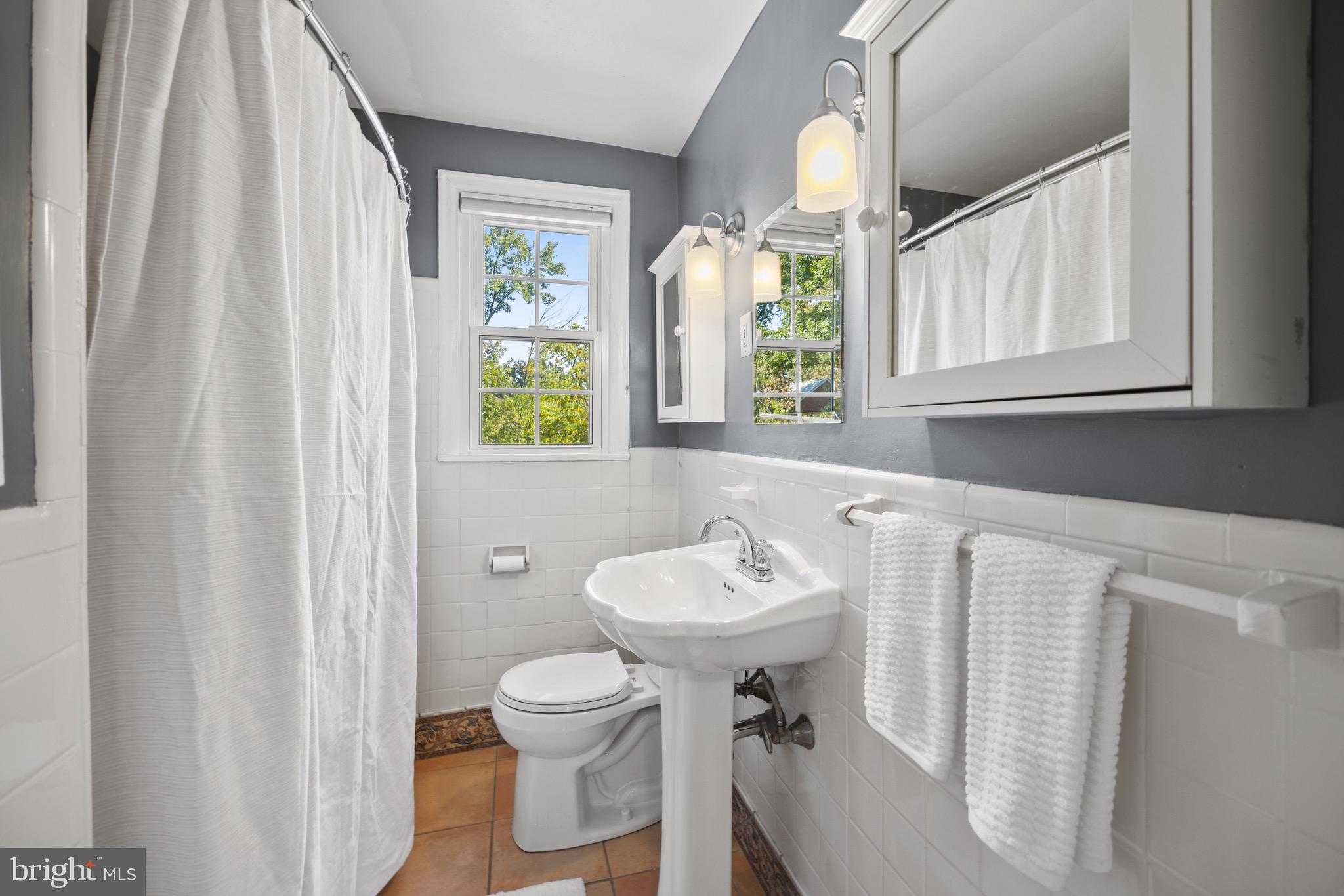 6601 E Wakefield DRIVE Unit: B2