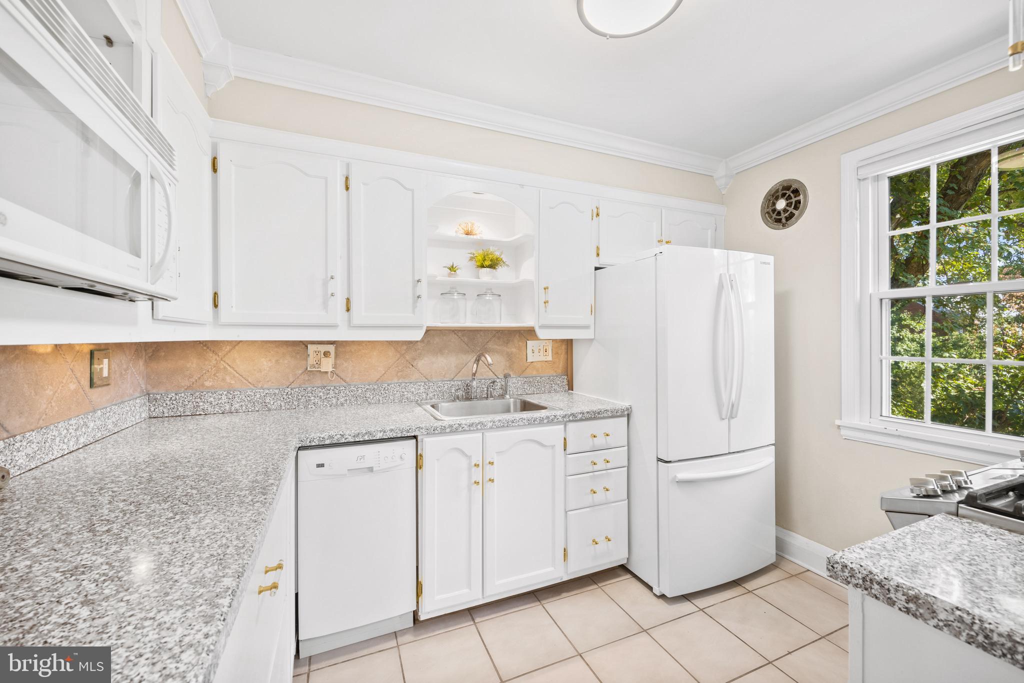 6601 E Wakefield DRIVE Unit: B2