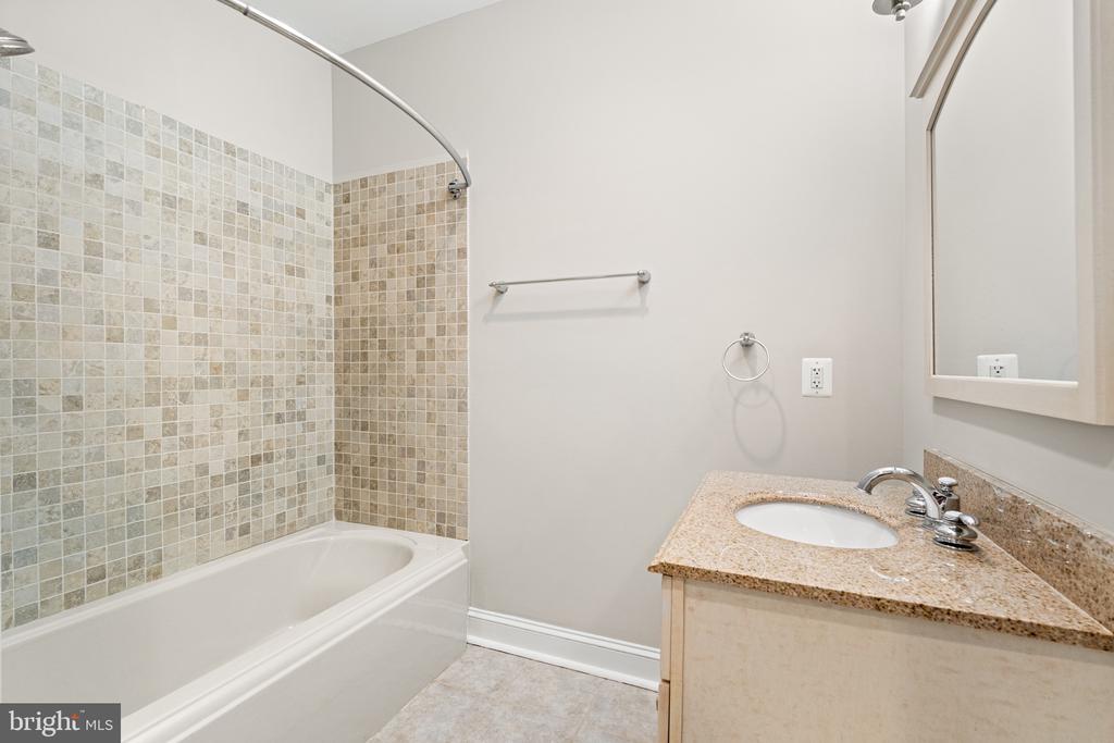 1500 Collingwood Rd