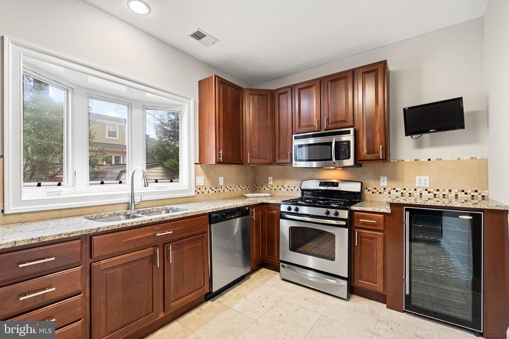 1500 Collingwood Rd