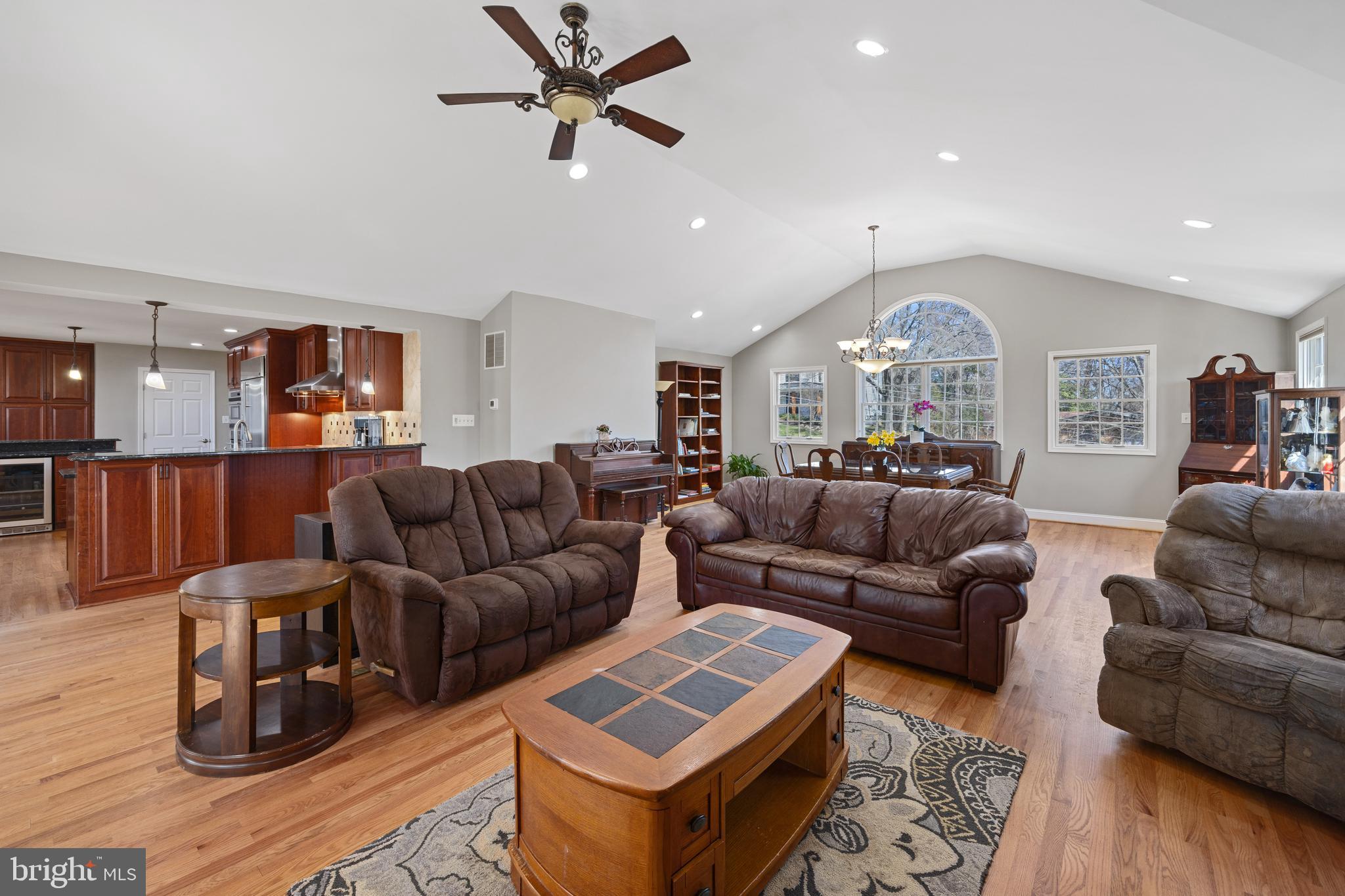 8416 W Boulevard Dr