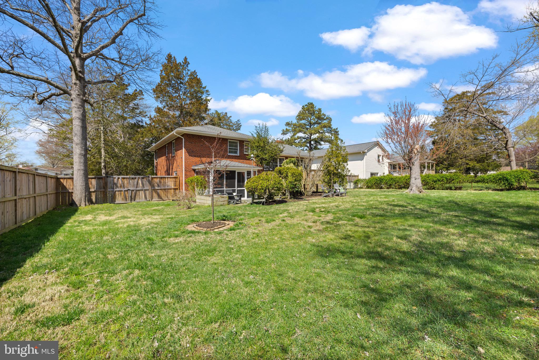 8321 Ashwood Dr