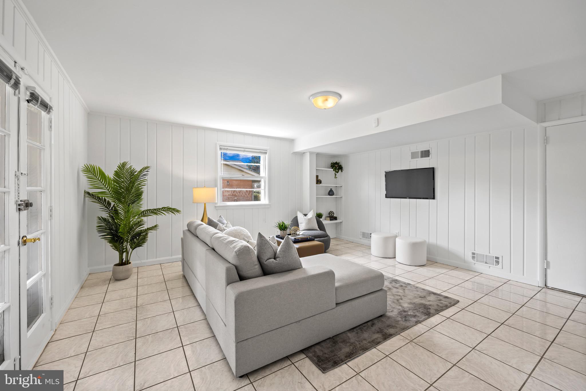 8321 Ashwood Dr